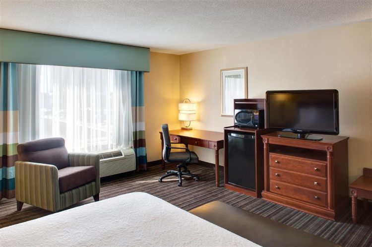 Hampton Inn & Suites by Hilton Toronto Airport , ON LYV1A3 near Toronto Pearson Airport View Point 16