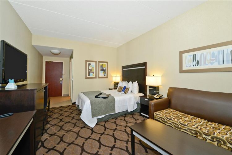Best Western Plus Travel Hotel Toronto Airport , ON M9C5K5 near Toronto Pearson Airport View Point 18