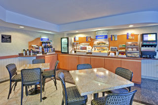 Quality Inn & Suites Mississauga , ON L4w 3z1 near Toronto Pearson Airport View Point 3