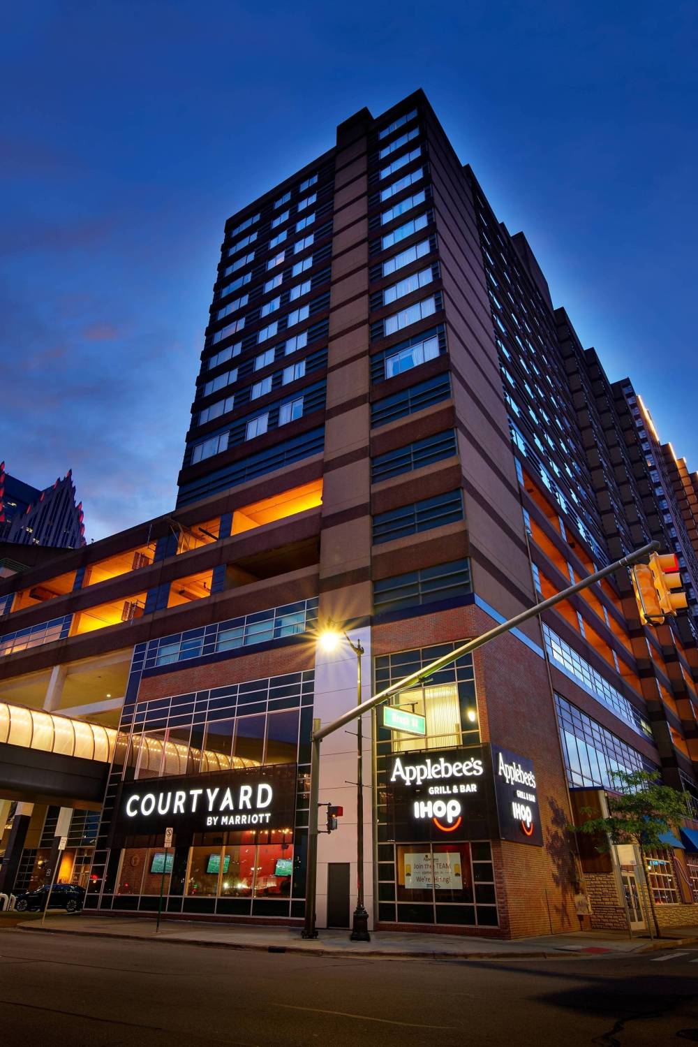 Courtyard By Marriott Detroit Downtown